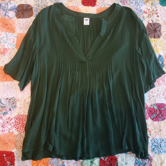 Old Navy Tops - ON NWOT PLEATED FLOWY SHORT SLEEVE BLOUSE